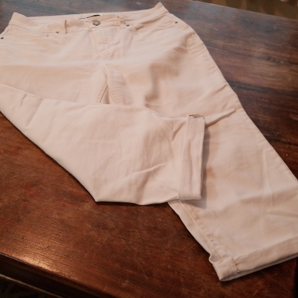 Sz 12 white cropped jeans